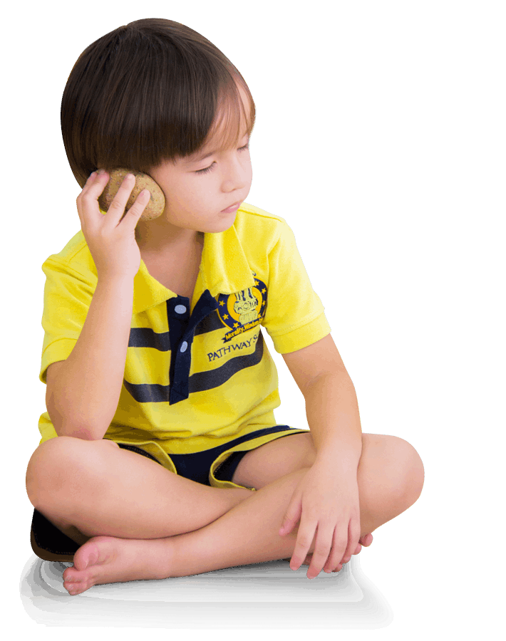 Tuệ Đức lớp Montessori nghe tiếng của đá